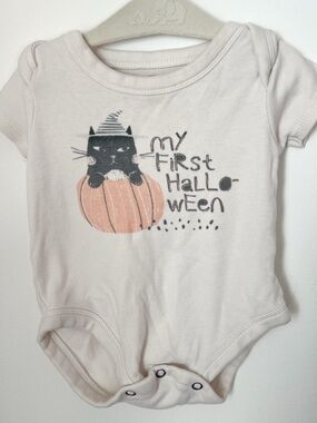 Finn + Emma Organic Baby Halloween Bodysuit with Black Cat and Pumpkin